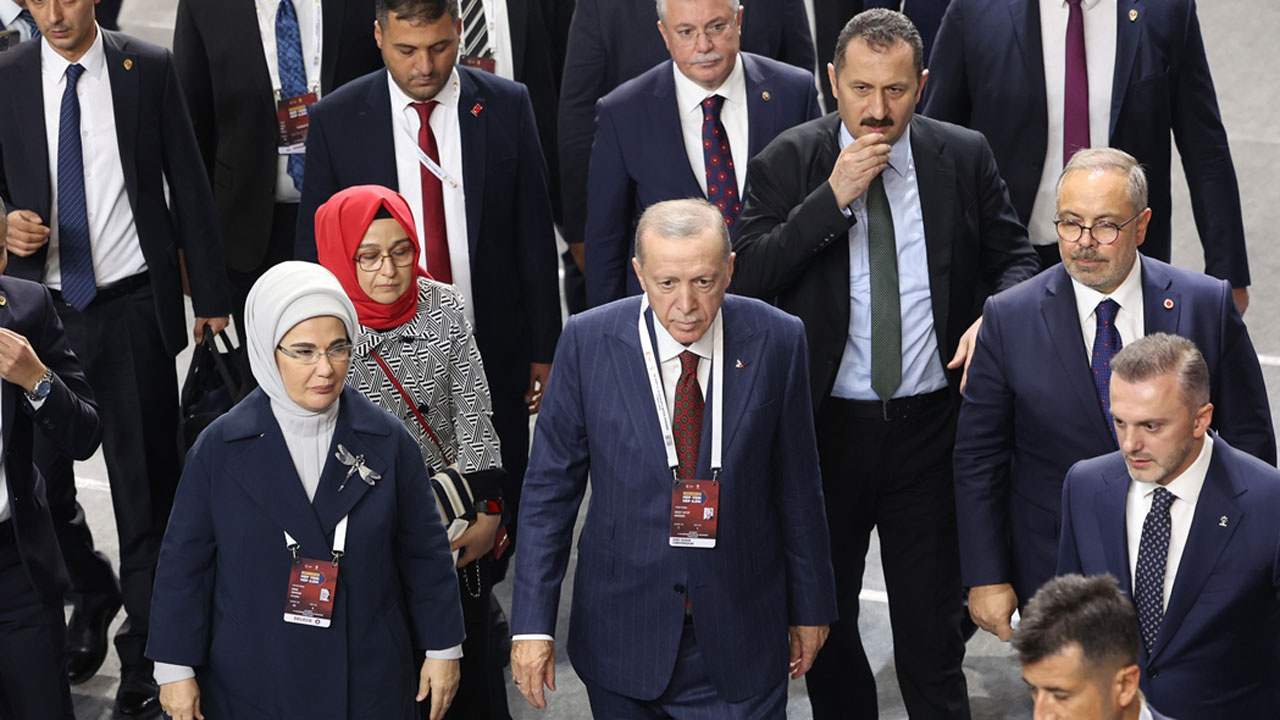 AK Parti 4. Olağanüstü Büyük Kongresi'nde Recep Tayyip Erdoğan yeniden genel başkanlığa seçildi