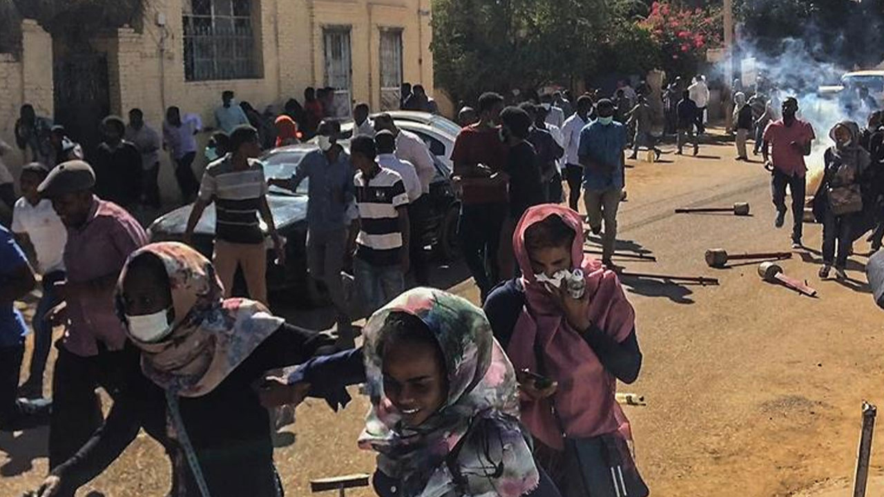 Sudan'ın Umdurman kentinde bombardıman: 11 kişi öldü!