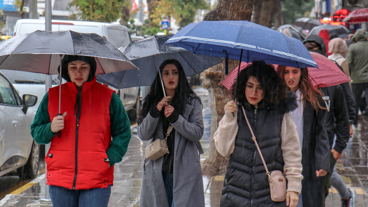 Sağanak ve fırtına bekleniyor Meteoroloji'den 12 ile sarı kodlu uyarı! İstanbul, Ankara, İzmir...