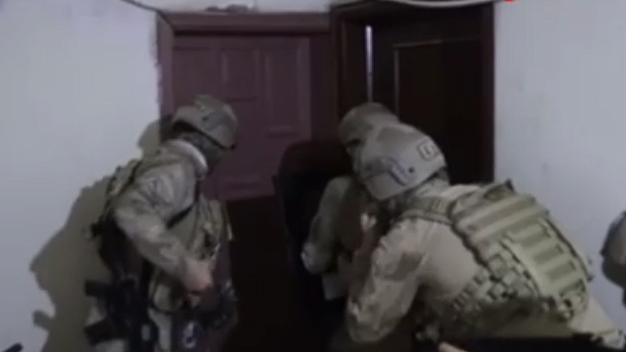 Bakan Yerlikaya'dan "Kahramanlar" operasyonu paylaşımı: 8 ilde 27 BTÖ üyesi yakalandı