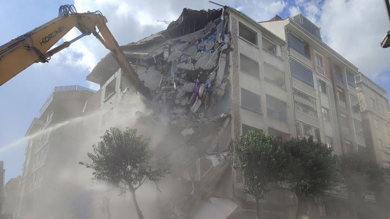 İstanbul'da doğalgaz patlamasının meydana geldiği bina yıkılıyor!