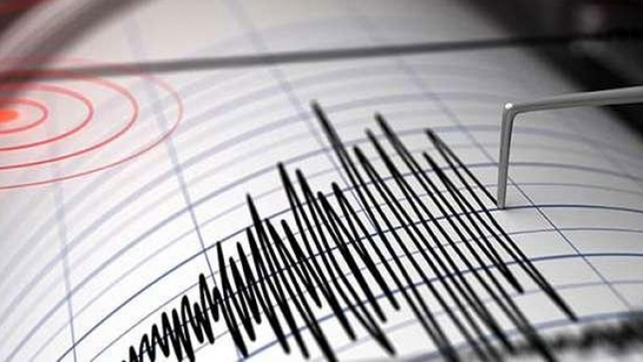 Van'da panik yaratan deprem! AFAD son depremin şiddetini duyurdu