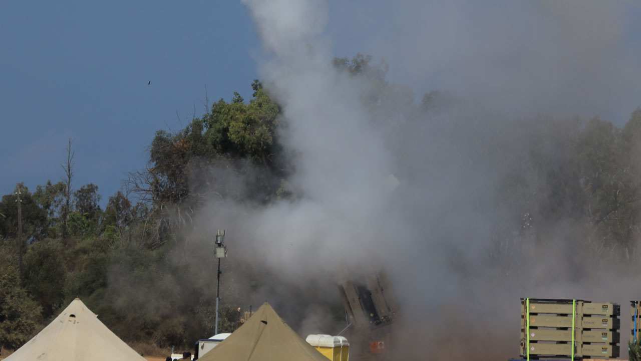 İsrail ordusu uçaklardan broşürler atıp uyardı