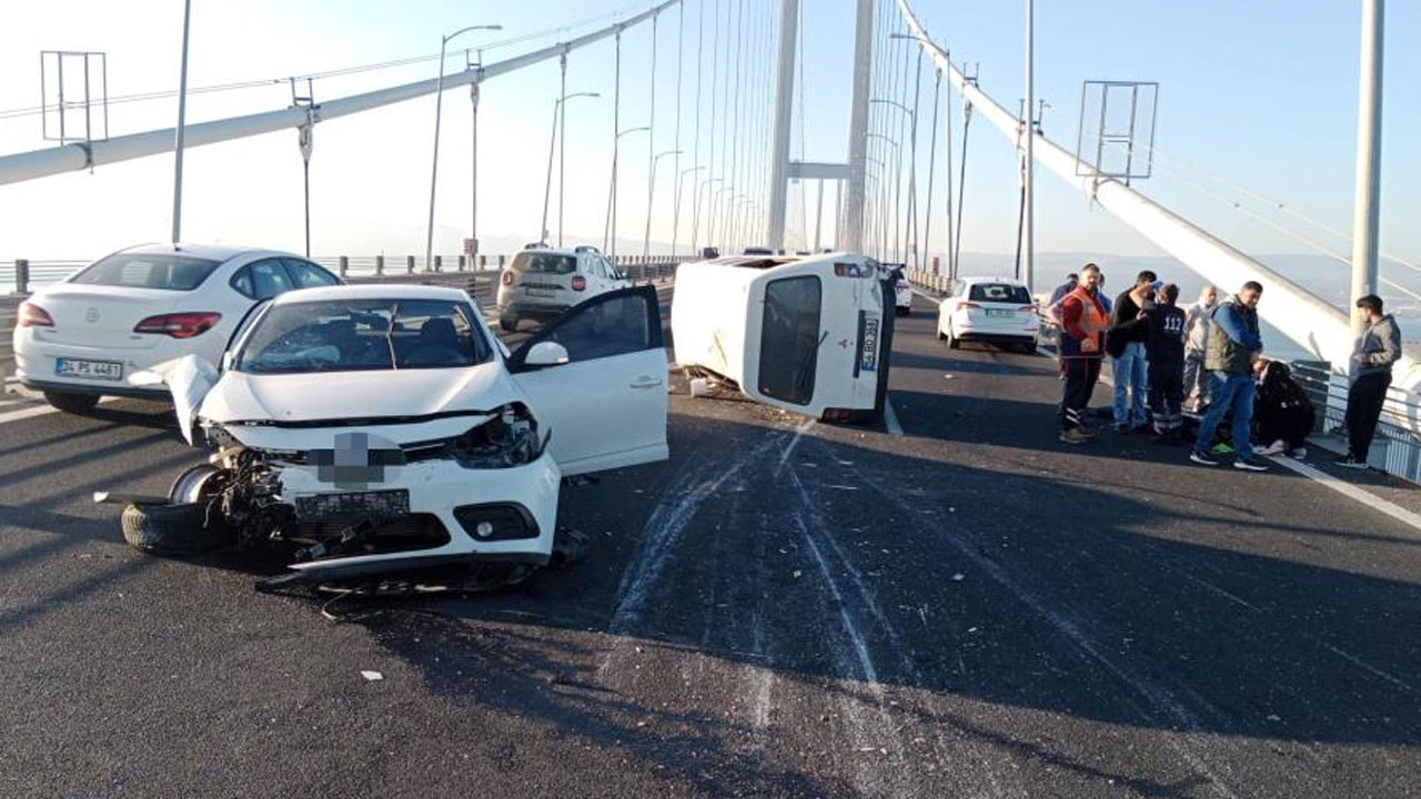 Osmangazi Köprüsü'nde 4 araç birbirine girdi kaza anı saniye saniye kameralara yansıdı
