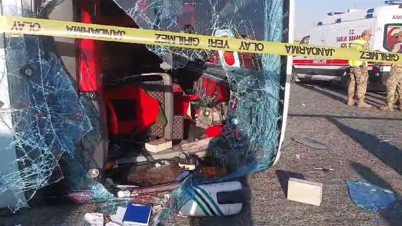 Şanlıurfa'da otomobille çarpışan otobüs devrildi: 2 ölü, 25 yaralı
