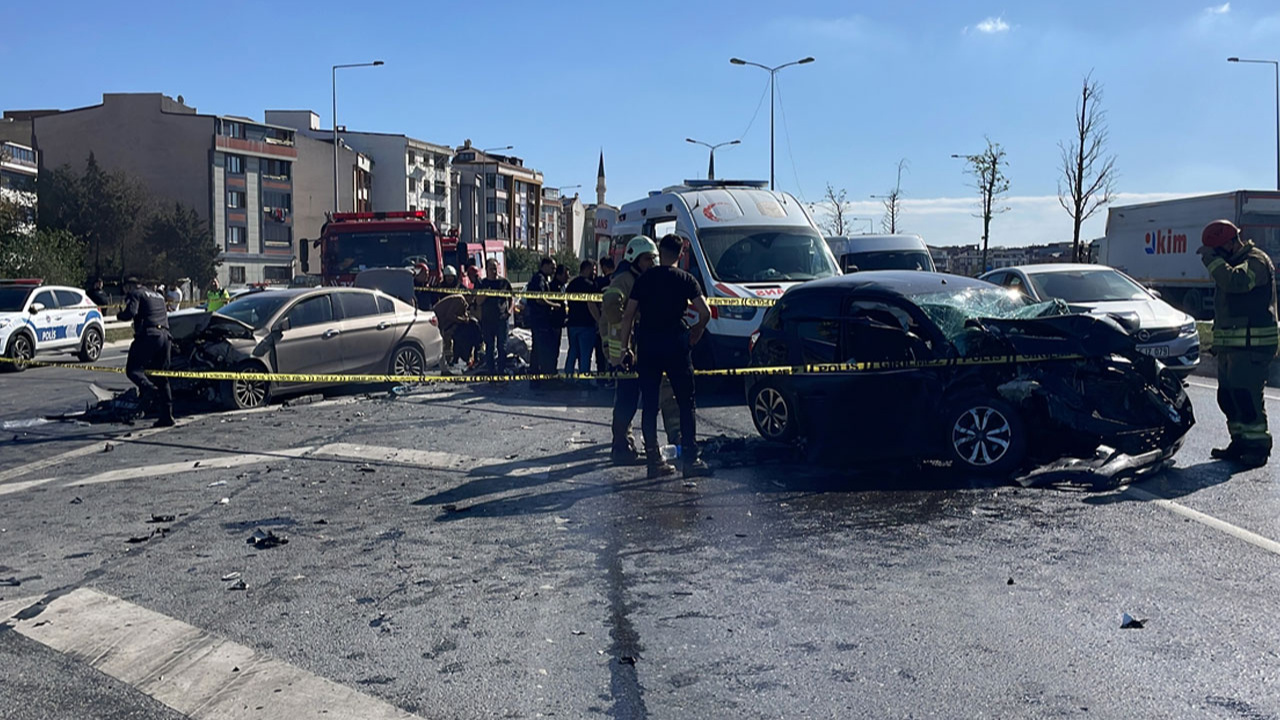 İstanbul'da 2 otomobilin çarpıştığı kazada 6 kişi yaralandı