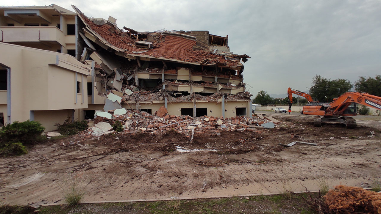 Erzin Devlet Hastanesi yıkıldı! Depremde ağır hasar almıştı