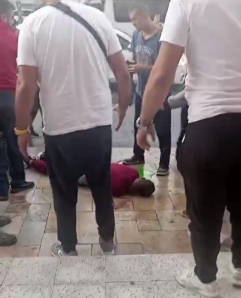 Denizli'de vahşet! Sokak ortasında eşinin boğazını kesti, pişman oldu