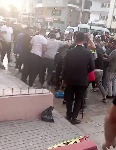 Denizli'de vahşet! Sokak ortasında eşinin boğazını kesti, pişman oldu