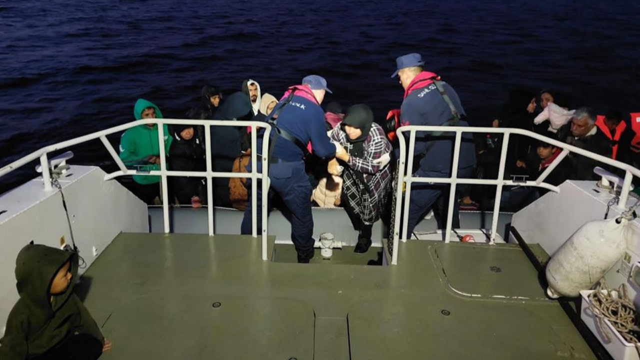 Ayvalık açıklarında 49 düzensiz göçmen kurtarıldı!