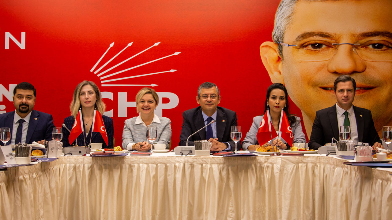 CHP genel başkanlık yarışıyla ilgili Özgür Özel 'İlla merak ediyorlarsa söyleyeyim' dedi yüzdeyi açıkladı