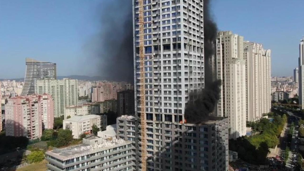 Ataşehir'de 40 katlı rezidansta yangın! İşçiler mahsur kaldı, yürekler ağza geldi