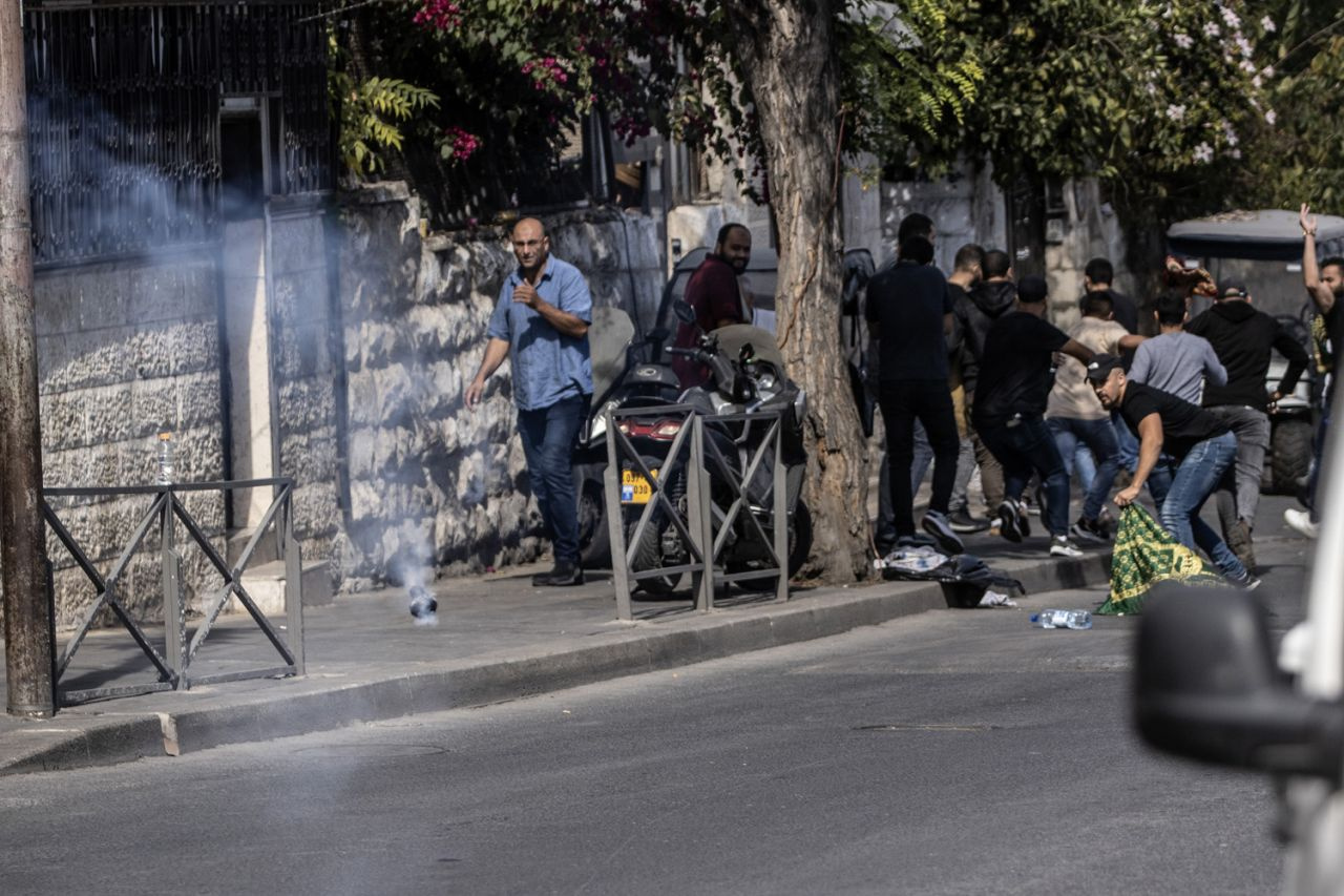 İsrail polisi, Mescid-i Aksa'ya girişine izin vermediği Filistinlilere müdahale etti