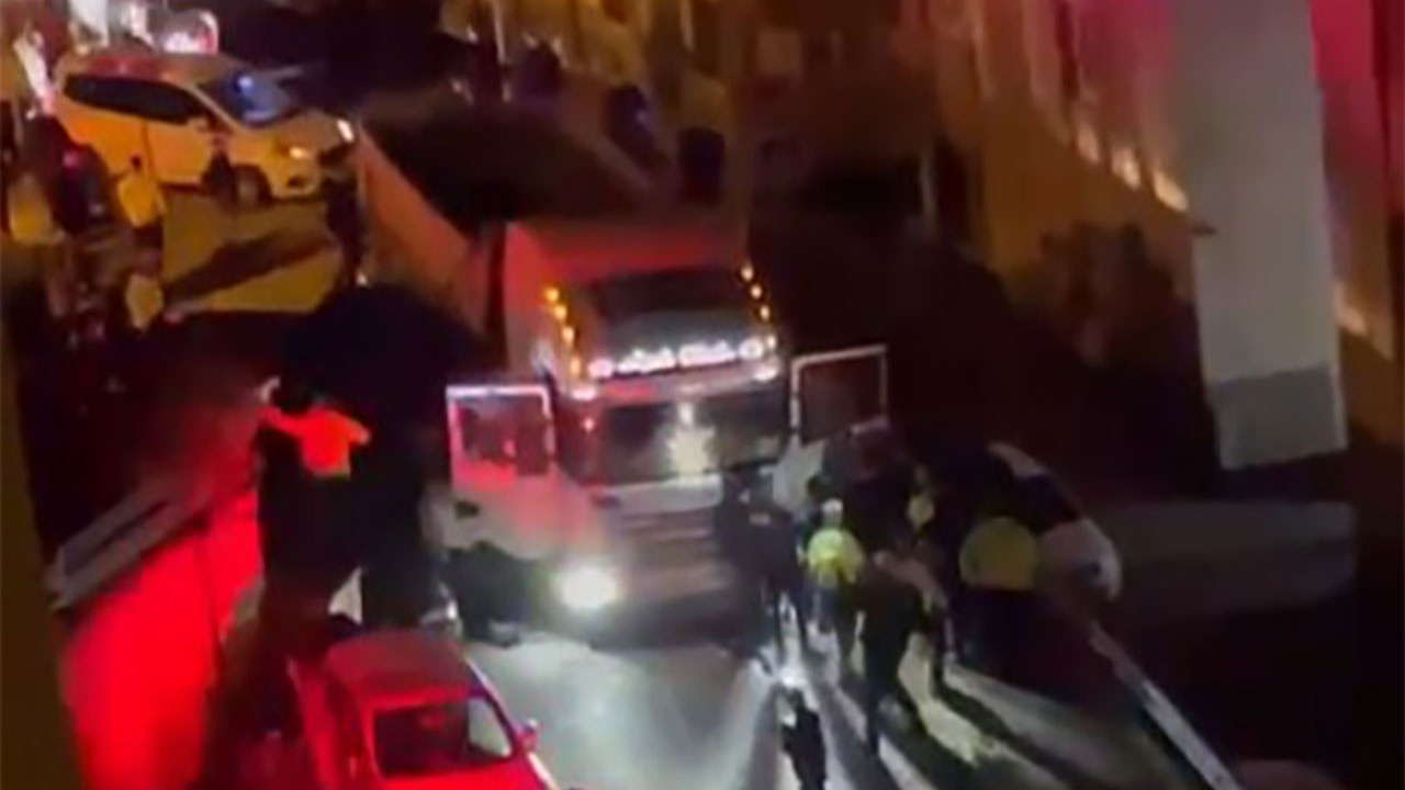 İstanbul'da alkollü hafriyat kamyonu sürücüsü dehşet saçtı! 14 aracı ezdi 2 polis ağır yaralı