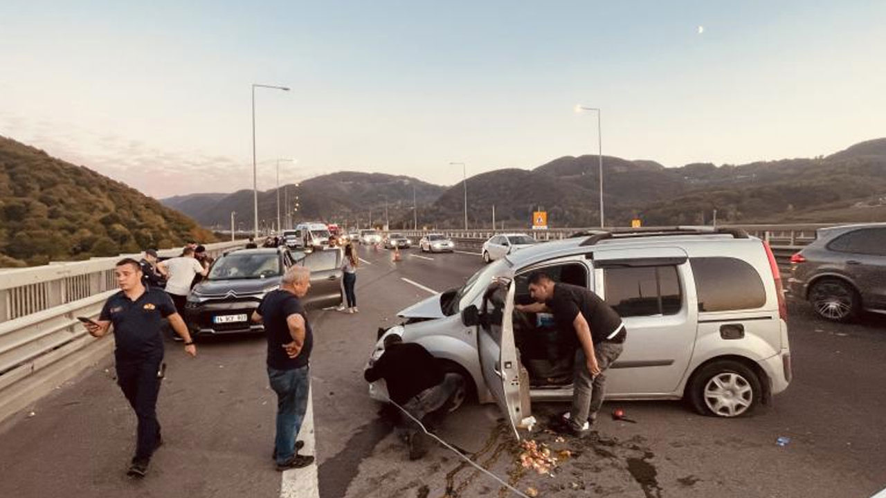 Anadolu Otoyolu'nda iki araç çarpıştı: 5 yaralı