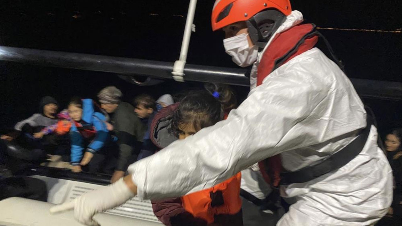 Yunan unsurlarınca ölüme terk edilen 35 kaçak göçmen kurtarıldı