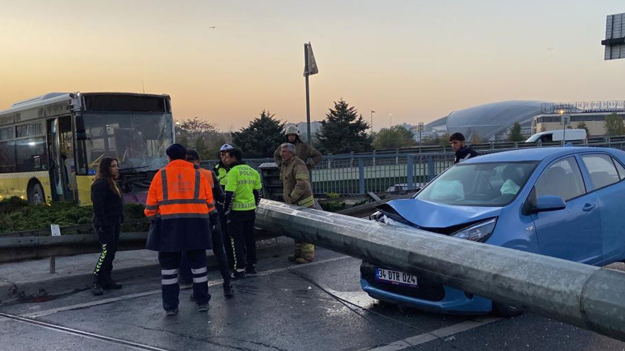 Bahçelievler’de feci anlar!  İETT otobüsü aydınlatma direğine çarptı, devrilen direk...