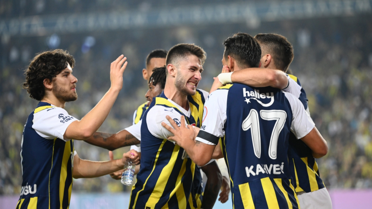 Fenerbahçe Hatayspor'u 4 golle geçti, 9'da9 yaptı!