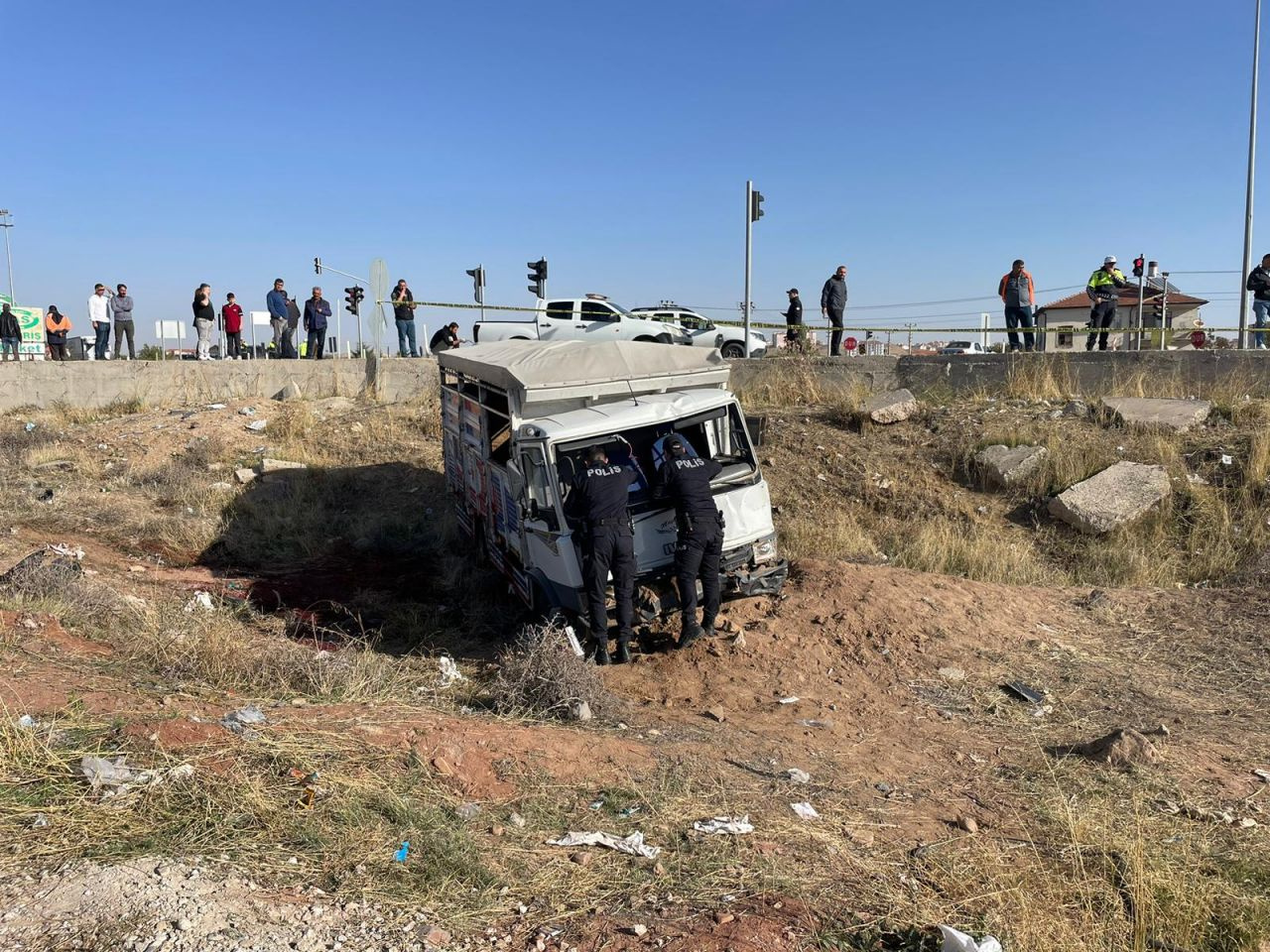 Aksaray'da feci kaza! İşçi servisi ile kamyonet çarpıştı: Ölü ve yaralılar var