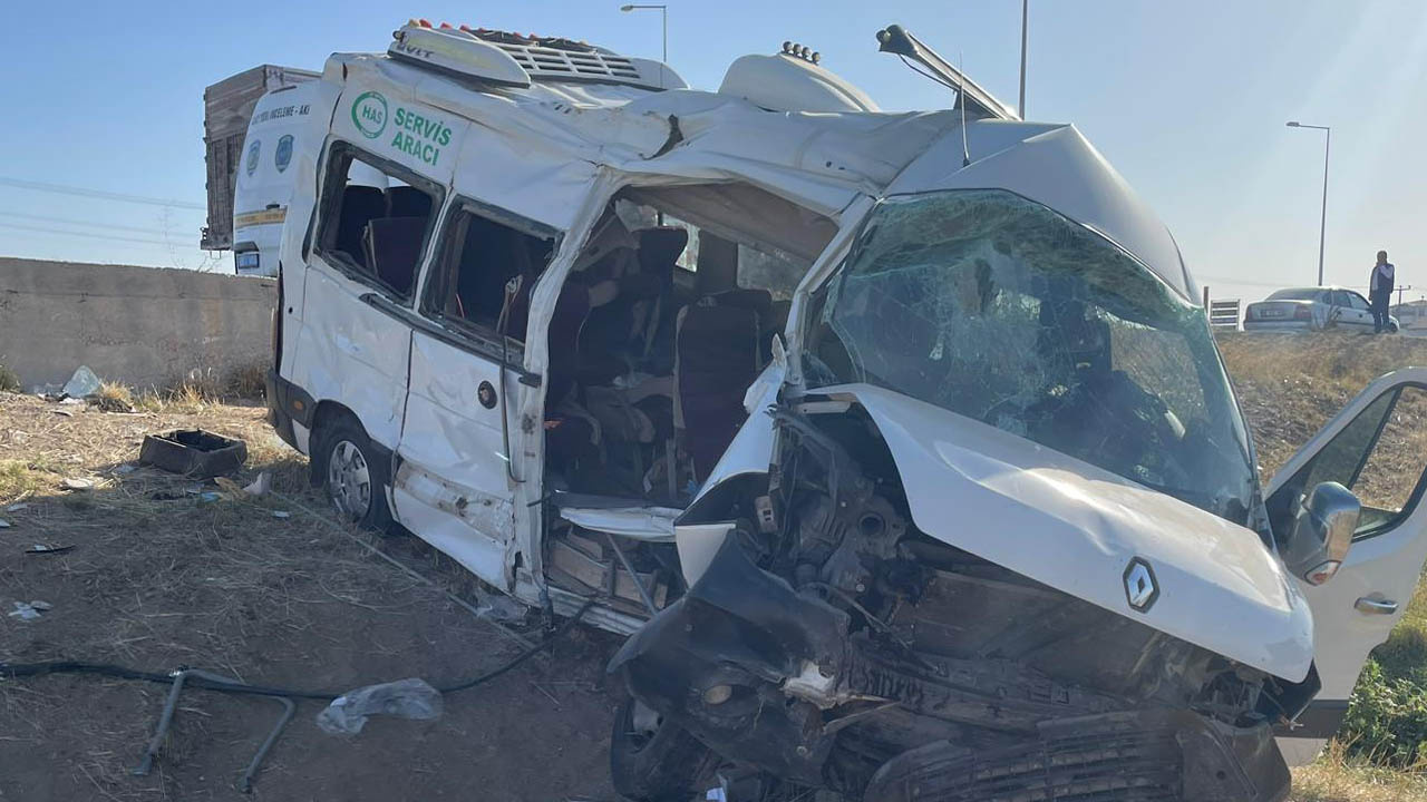 Aksaray'da feci kaza! İşçi servisi ile kamyonet çarpıştı: Ölü ve yaralılar var