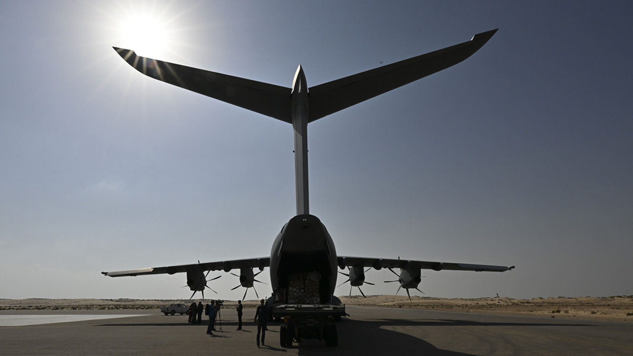 Yardım malzemeleri taşıyan iki uçak daha Mısır'a gönderildi