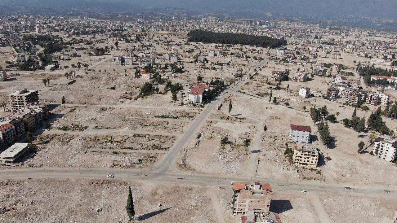 Enkazın çoğu kalktı, Hatay resmen hayalet şehre döndü!