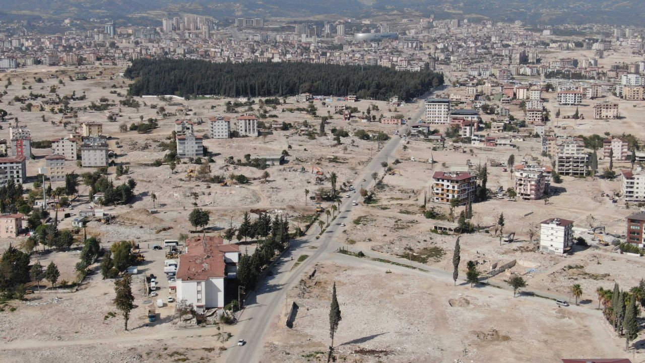 Enkazın çoğu kalktı, Hatay resmen hayalet şehre döndü!