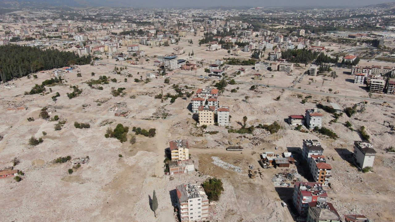 Enkazın çoğu kalktı, Hatay resmen hayalet şehre döndü!