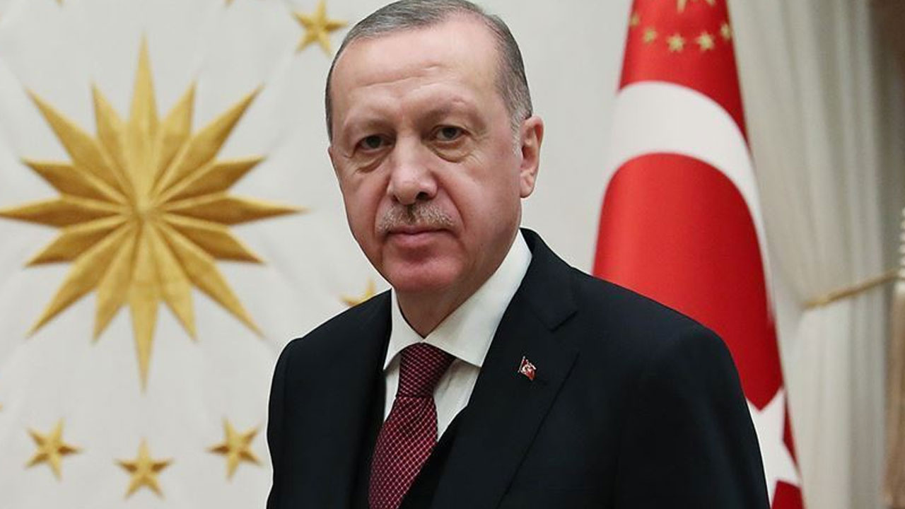 Cumhurbaşkanı Erdoğan gençleri görüp aracını durdurdu
