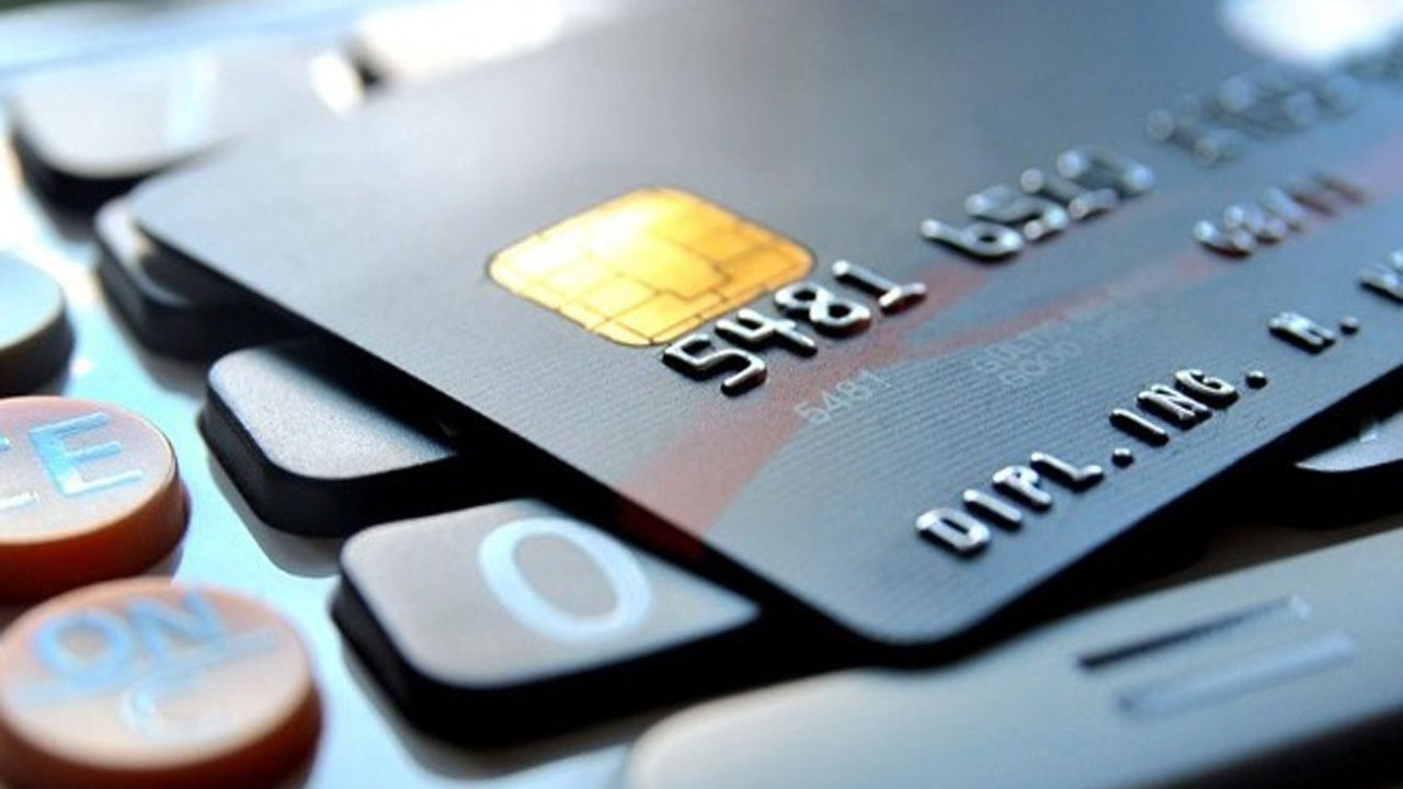 Kredi kartı için yeni düzenleme! 'Kademeli geçiş' önerisi: 8-9 taksitten..