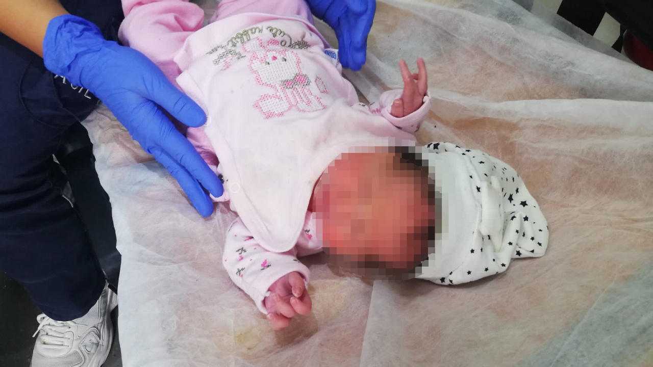 Vicdansız anne 1 haftalık bebeği su kanalına attı! Polis kameralardan buldu
