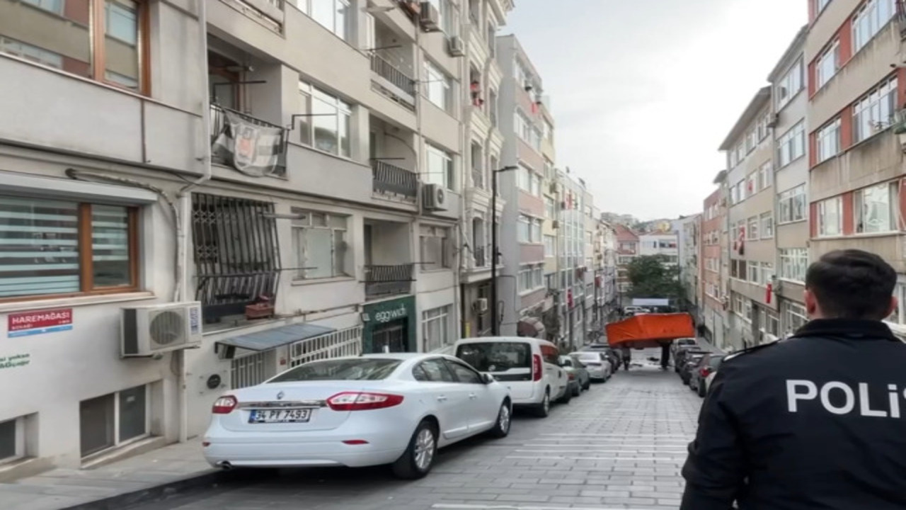 Beşiktaş'ta sinir krizi geçiren kişi 3 araca zarar verdi