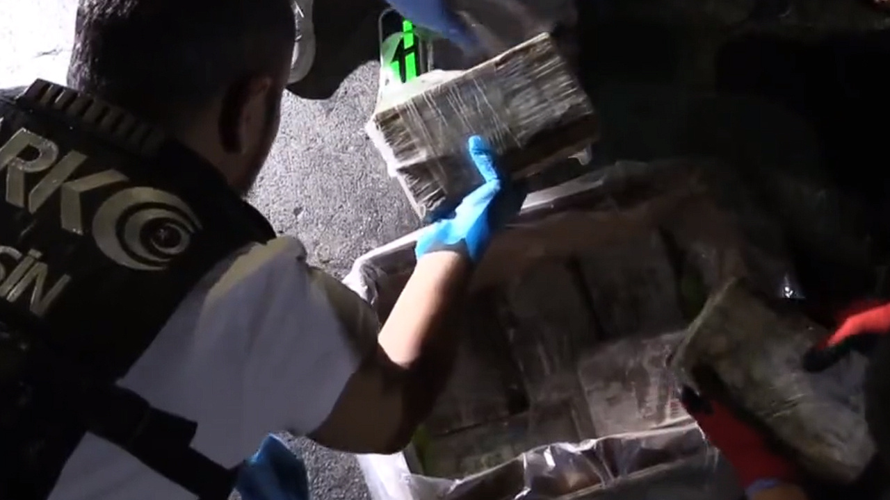 Mersin'de 610 kg kokain ele geçirildi: Bakan Yerlikaya görüntüleri paylaştı