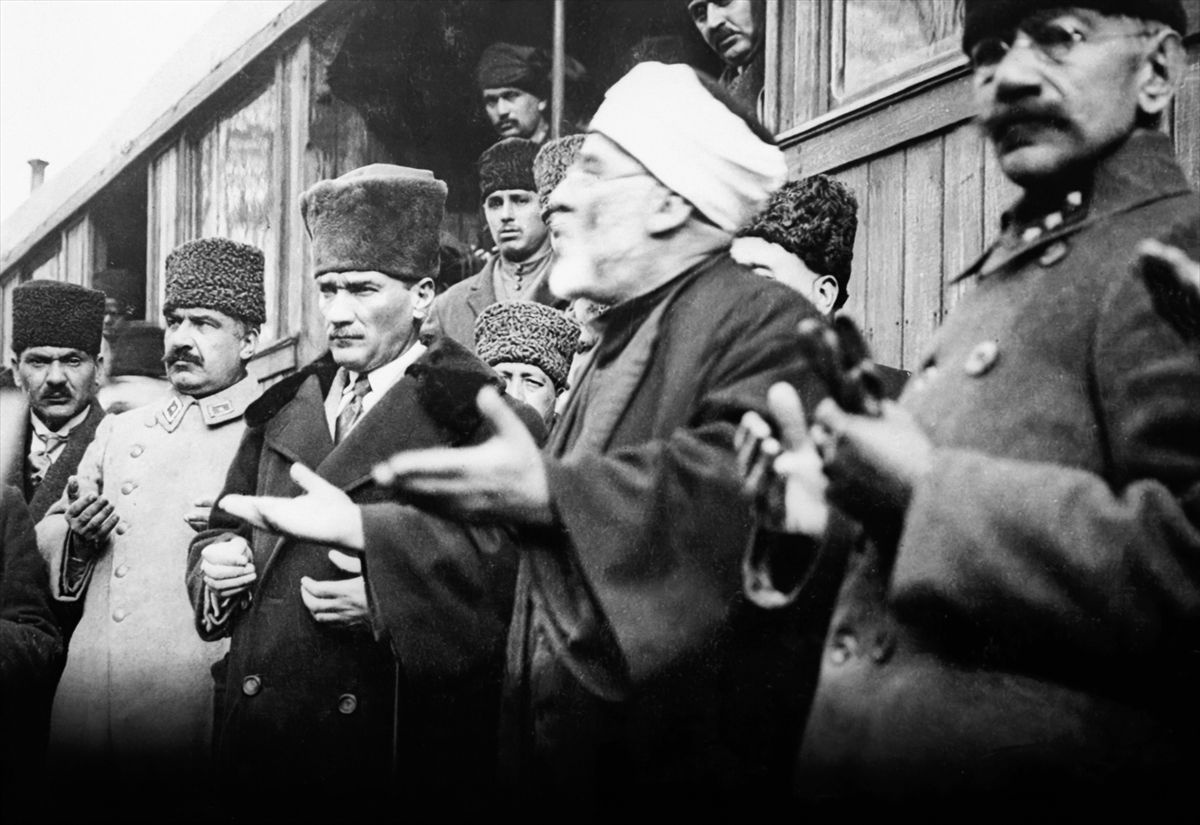 Çok özel fotoğraflarla 100 yıllık Cumhuriyet'in mimarı: Atatürk! Bazıların ilk kez göreceksiniz...