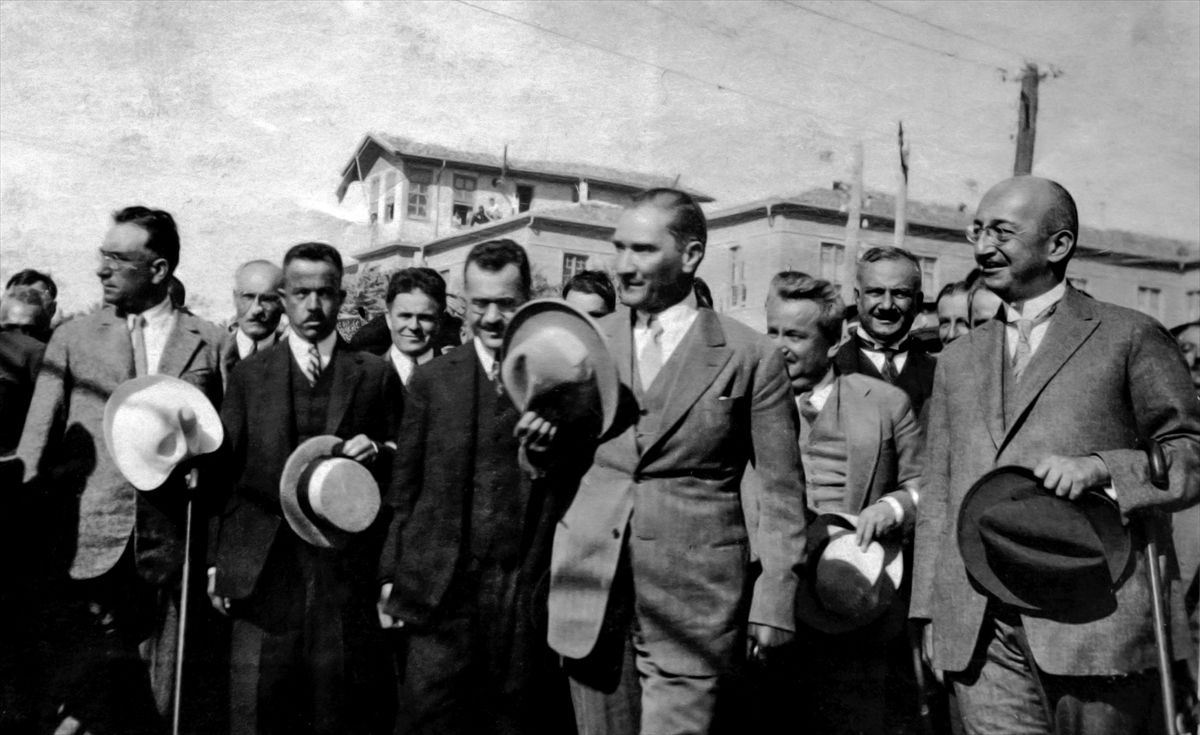 Çok özel fotoğraflarla 100 yıllık Cumhuriyet'in mimarı: Atatürk! Bazıların ilk kez göreceksiniz...