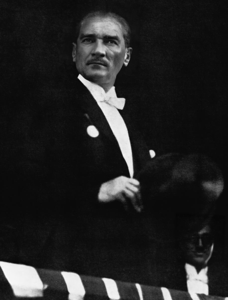 Çok özel fotoğraflarla 100 yıllık Cumhuriyet'in mimarı: Atatürk! Bazıların ilk kez göreceksiniz...