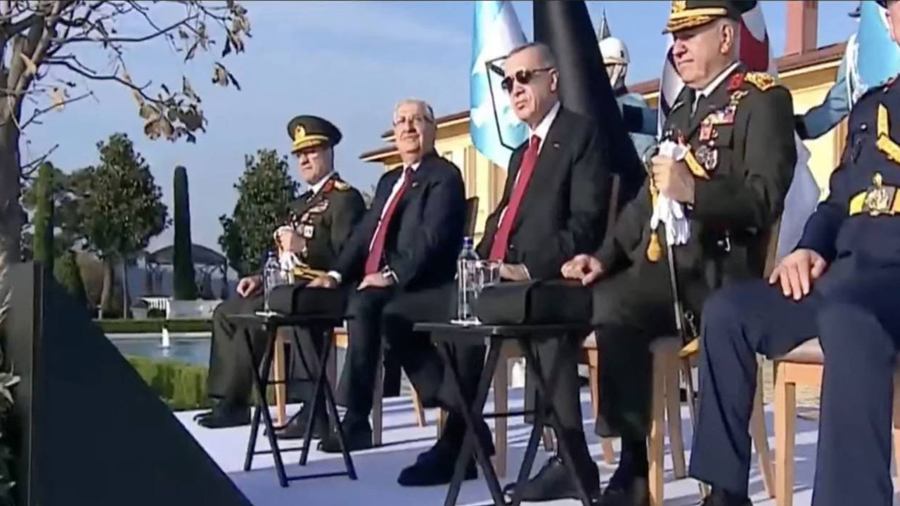 İstanbul Boğazı'ndan tarihi geçiş! Cumhurbaşkanı Erdoğan Vahdettin Köşkü’nde donanmayı selamladı