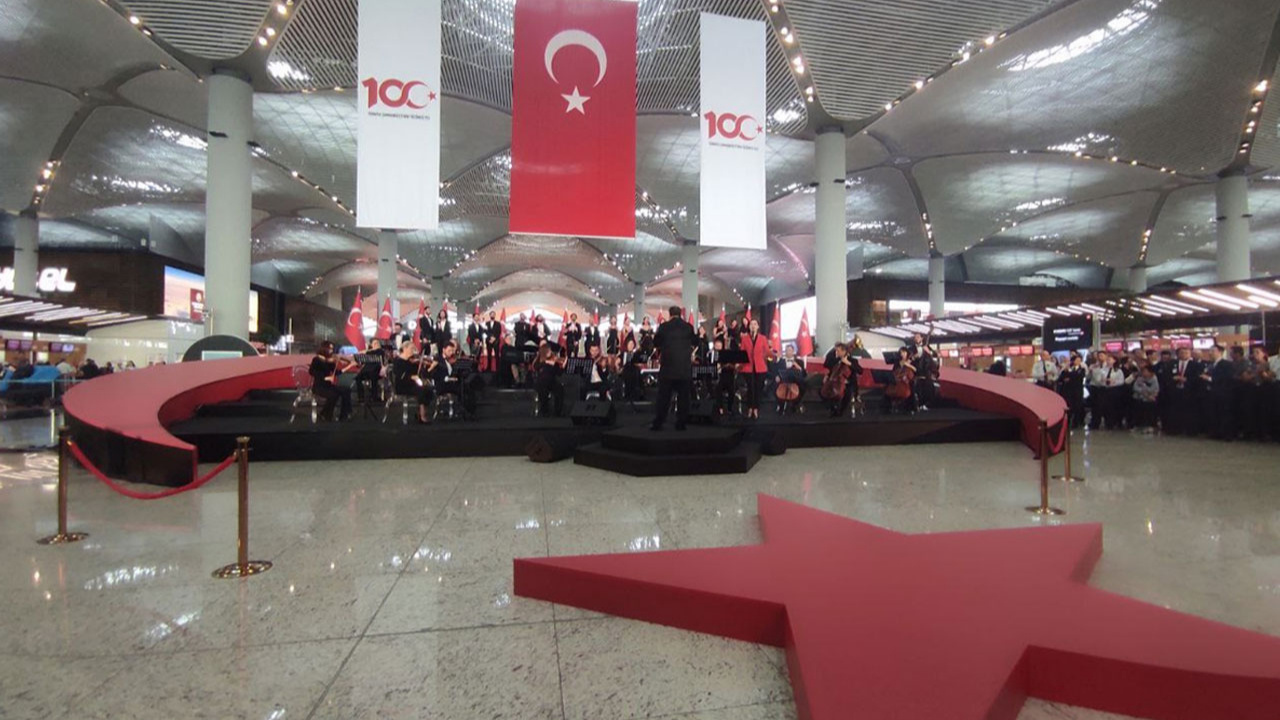 İstanbul Havalimanı'nda Cumhuriyet'in 100. yıl dönümü coşkuyla kutlandı!