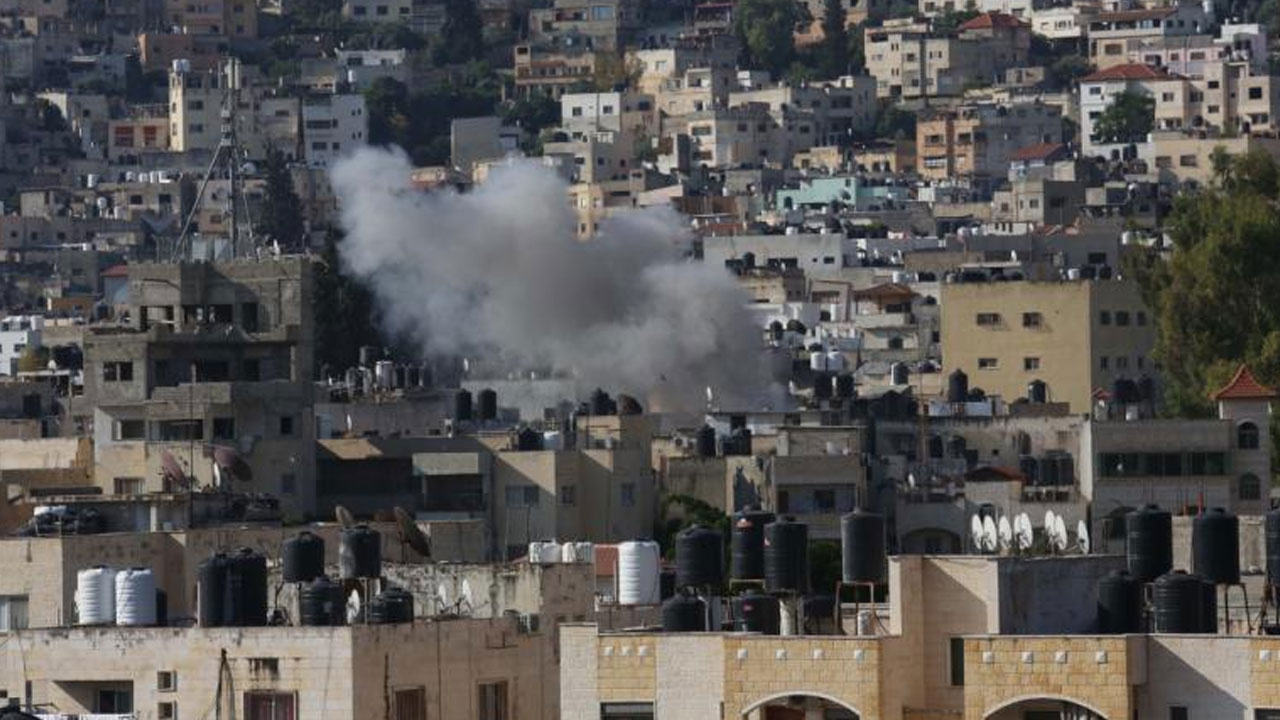 İsrail, Batı Şeria'da 17 tarihi evi yıktı