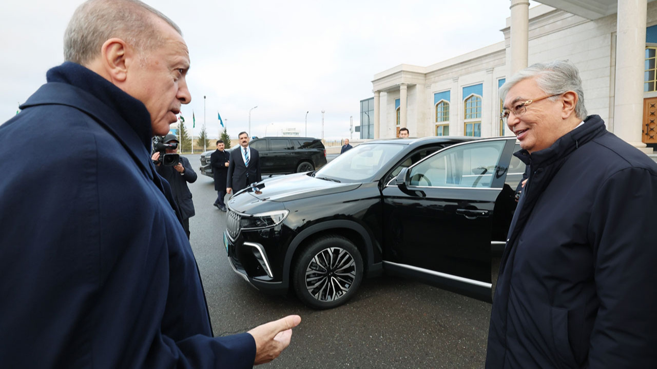 Cumhurbaşkanı Erdoğan, Kazakistan Cumhurbaşkanı'na Togg hediye etti
