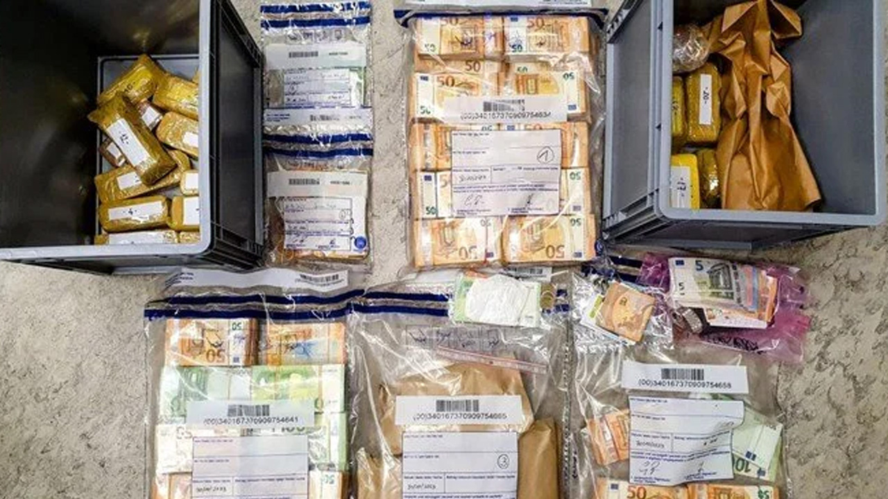 Türkiye'ye geliyorlardı, kendilerini hapiste buldular: Otomobilden 50 kilo altın ve 500 bin euro çıktı