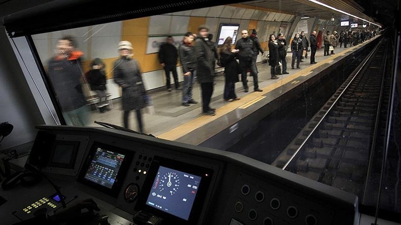 4. Levent Metro istasyonunda intihar girişimi! Bir kadın metronun önüne atladı