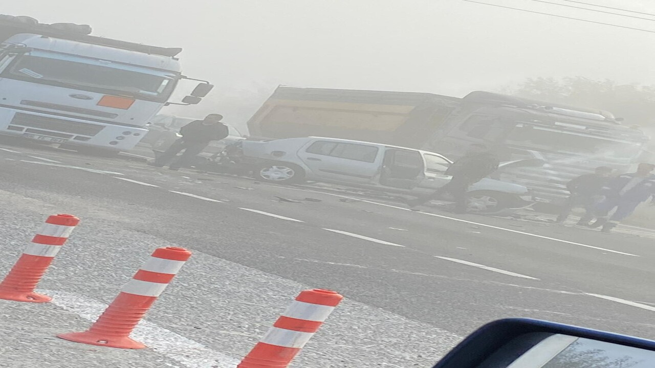 Bolu D-100 kara yolunda sis sebebiyle meydana gelen kazada 1 kişi yaralandı