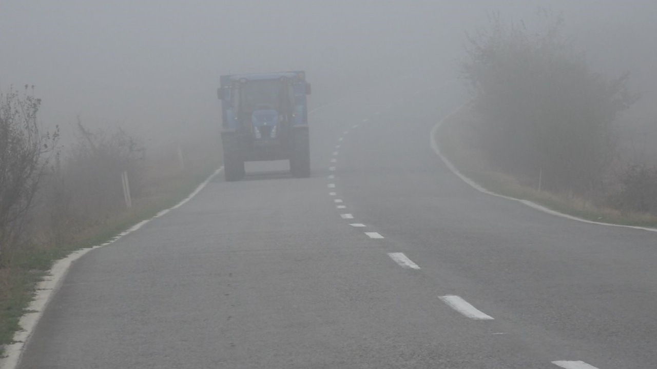 Kırklareli'nde yoğun sis, trafikte sürücüler ilerlemekte zorluk çekti