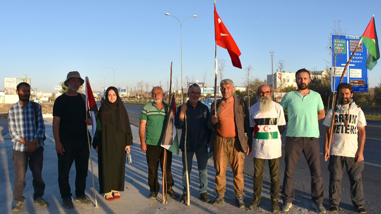 İstanbul'dan Gazze'ye yürüyüş başlatan grup Aksaray'a geldi!