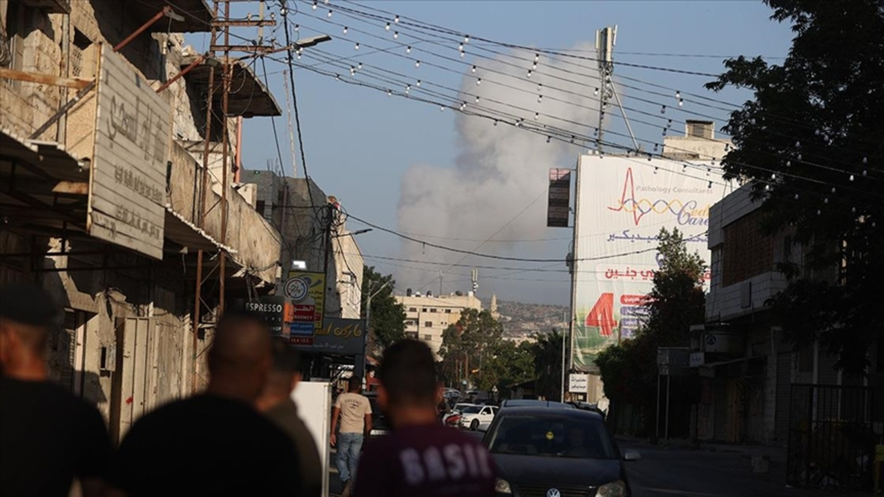 İsrail Cenin kentine hava saldırısı düzenledi, 9 Filistinli öldürüldü 50 kişi de yaralandı