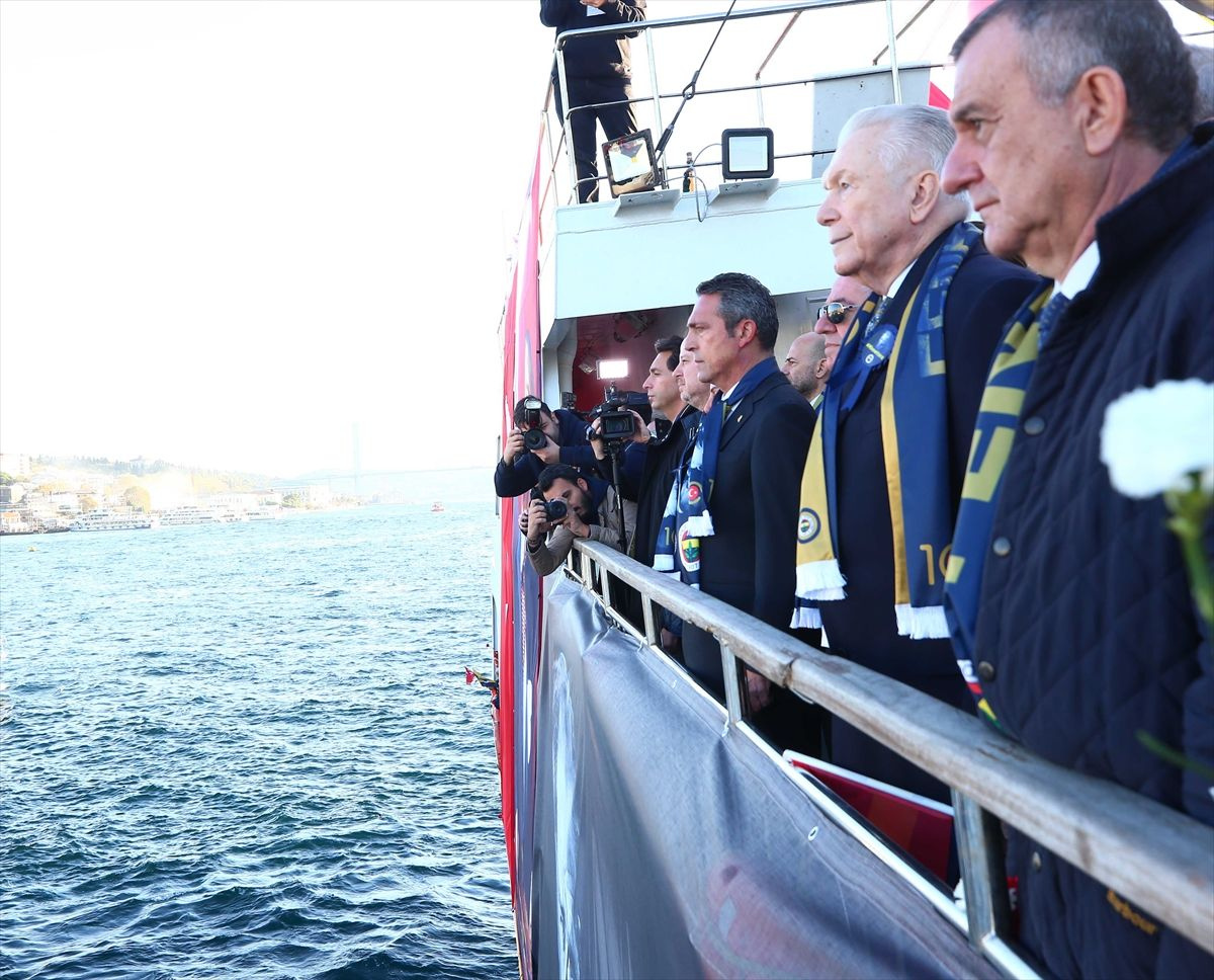 Fenerbahçe Atatürk'ü "10 Kasım Fenerbahçe Vapuru" ile andı