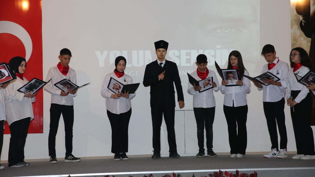Afyonkarahisar'da öğrencilerinden katılımcıları duygulandıran program