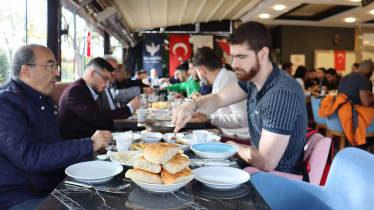 Eskişehir'de Filistinli öğrenciler kahvaltıda bir araya geldi