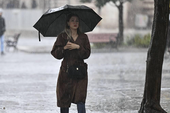İstanbul, İzmir'de sağanak bastıracak uzman isim saat verdi! Meteoroloji'den 13 şehre uyarı